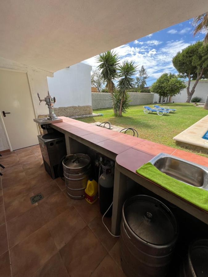 Chalet En La Barrosa, Piscina+Bbq+Grifo De Cerveza Chiclana de la Frontera Exterior photo